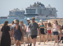 Crucero atracado en Palma.