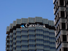 Fachada de la sede de CaixaBank