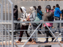 Tres mujeres llegadas en cayuco el año pasado al puerto de Arrecife, Lanzarote