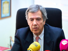 El abogado, Fernando Osuna, atiende a los medios durante la rueda de prensa ofrecida en el Bufete de Abogados Fernando Osuna, a 5 de septiembre de 2023 en Sevilla (Andalucía, España). El patrón pesquero, José Bermúdez, fue retenido en Mauritania el pasado 14 de julio pasando un calvario para poder volver a España.

Joaquin Corchero / Europa Press
05/9/2023