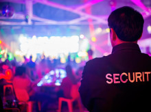 Imagen de recurso de un portero de discoteca