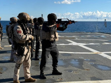 El BAM Audaz realiza un ejercicio de tiro diurno con armas portátiles