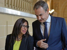 Zapatero y Delcy Rodríguez en Caracas