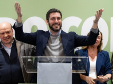 Alejandro Nolasco durante la celebración del resultado electoral de Vox en las elecciones de Aragón