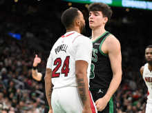 Hugo González se encara con Norman Powell en un partido de la NBA