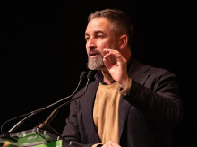 El presidente de VOX, Santiago Abascal, interviene durante la presentación del candidato en Ávila