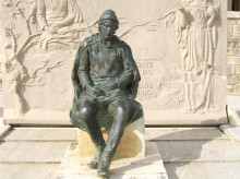 Monumento a Jorge Manrique en Paredes de Nava