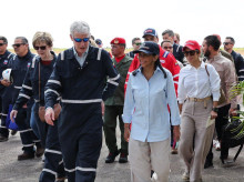 El secretario de Energía de EE.UU. Chris Wright y la presidenta encargada de Venezuela Delcy Rodriguez