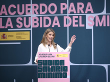 La vicepresidenta segunda y ministra de Trabajo y Economía Social, Yolanda Díaz, interviene durante el acto de la firma del acuerdo para la subida del salario mínimo interprofesional (SMI) para 2026