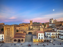 Plaza Mayor de Cáceres al atardecer