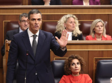 Pedro Sánchez y María Jesús Montero, en la reciente sesión en el Congreso sobre Adamuz.