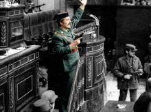 El teniente coronel Tejero irrumpe en el Congreso de los Diputados durante la investidura de Calvo Sotelo