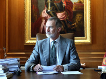 Don Felipe, en su despacho del Palacio de La Zarzuela