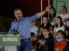 BURGOS, 27/02/2026.- El presidente de VOX, Santiago Abascal, durante el mitin electoral celebrado este viernes en Burgos. EFE/Santi Otero