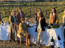 De izquierda a derecha, Inés Bocos, Lucía Fernández, Elvira Bocos; Esperanza Rivera, Ángela Pascual, Mari Cruz Fernández, Lucía Pascual y Olga Fernández.