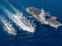 Las Fuerzas Navales Francesas reabastecen siete buques del grupo de combate del portaaviones Charles de Gaulle en un día