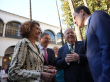 Encuentro entre María Jesús Montero y Juanma Moreno en el Parlamento el pasado Día de Andalucía