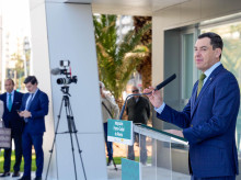 El presidente de la Junta de Andalucía, Juanma Moreno, en la inauguración de la primera fase de integración Puerto-Ciudad de Almería