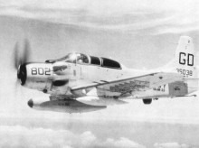 U.S. Navy Douglas AD-5N Skyraider, avión utilizado para los ataques con Lazy Dog