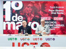 El secretario general de CCOO, Unai Sordo (d), y el secretario general de UGT, Pepe Álvarez (i).