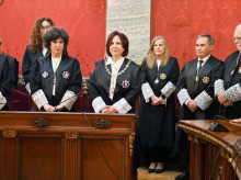La fiscal general del Estado Teresa Peramato, en el centro de la imagen, durante su acto de toma de posesión en el Supremo, tras llegar al cargo
