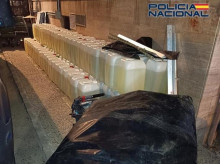 Garrafas de gasolina y una embarcación tipo zodiac intervenidas en Almería en una actuación vinculada al 'petaqueo'
