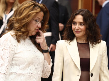La presidenta de la Comunidad de Madrid, Isabel Díaz Ayuso, y la consejera de Sanidad, Fátima Matute, durante un pleno en la Asamblea de Madrid, a 21 de mayo de 2026, en Madrid (España). La política nacional vuelve a centrar el Pleno de la Asamblea de Madrid después de que este martes, 19 de mayo, la Audiencia Nacional imputara al expresidente del Gobierno José Luis Rodríguez Zapatero por una presunta trama de tráfico de influencias para lograr beneficios económicos.

Eduardo Parra / Europa Press
21/5/2026