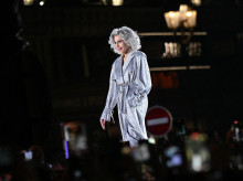 La actriz Jane Fonda en un desfile de L'Oreal Paris, en 2024