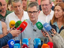 El ministro de Presidencia, Justicia y Relaciones con las Cortes, Félix Bolaños, atiende a los medios en Turre (Almería).

FRANCISCO J. OLMO/EUROPA PRESS
11/7/2026