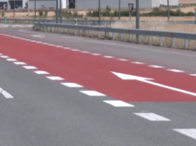 Imagen del carril pintado de color rojizo