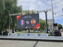 Instalación de la pantalla en la Plaza de la Estrella de Vigo por parte de la Diputación de Pontevedra, para ver el partido de semifinales del Mundial entre España y Francia.

REMITIDA / HANDOUT por DIPUTACIÓN DE PONTEVEDRA
Fotografía remitida a medios de comunicación exclusivamente para ilustrar la noticia a la que hace referencia la imagen, y citando la procedencia de la imagen en la firma
14/7/2026