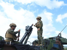 Los militares españoles de Infantería de Marina FIMAR_RIV desplegados en Rumanía han realizado un ejercicio de tiro real con mortero embarcado sobre un vehículo de alta movilidad táctica (VAMTAC)