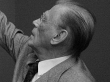 Josep Vilarasau junto a una pintura de Dalí, en 2004