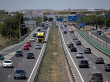 Decenas de vehículos, durante la segunda operación salida del verano 2026.