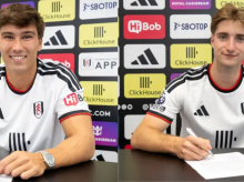 Gonzalo y César Palacios tras firmar el contrato