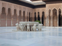 Patio de los Leones en la Alhambra de Granada
