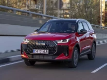 Estéticamente es atractivo, con proporciones de SUV tradicional