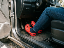 Conducir con unos zapatos de este tipo no es nunca una buena idea