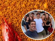 Montaje de uno de los arroces de El Gordo y El Flaco y los futbolistas y sus familias en el restaurante