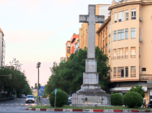 Cruz de los Caídos en la plaza de América de Cáceres