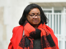 La diputada británica Diane Abbott denunció una "campaña maligna" contra Arday