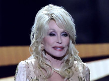 Dolly Parton durante la 57 edición de los Premios de la Academia de la Música Country en Las Vegas