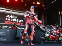 Marc Márquez celebra su victoria en la esprint de Aragón