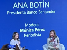 Ana Botín (dcha.) y la periodista Monica Pérez (izq.)