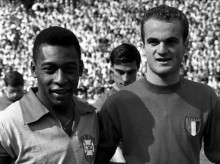 Sandro Mazzola junto con Pelé