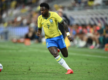 Vinicius controla un balón durante un partido amistoso frente a Australia