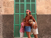 Mariana de Ugarte, junto a sus hijos Jaime y Marieta
