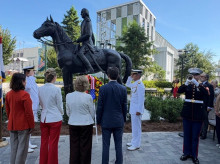 Doña Sofía rinde homenaje ante la estatua de Bernardo de Gálvez en Nueva Orleans