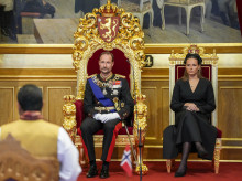 El nuevo Rey Haakon VIII y la Princesa Heredera Ingrid Alexandra presiden la Apertura del Parlamento Noruego