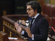 Armengol corta el micrófono a Figaredo y el diputado concluye su intervención de viva voz